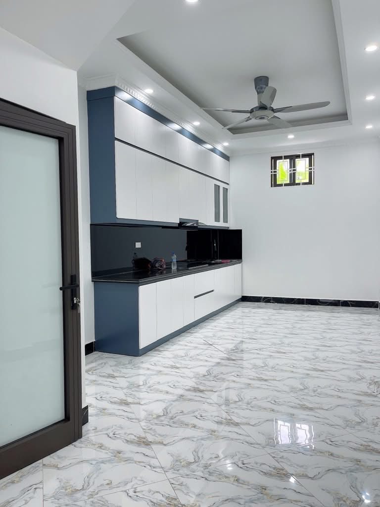 BÁN NHÀ THẠCH BÀN - 5 TẦNG 50M2 - Ô TÔ ĐỖ CỬA - LÔ GÓC - THANG MÁY - GẦN AEON - 7 TỶ