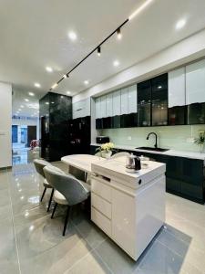 BÁN NHÀ ĐƯỢC THIẾT KẾ HIỆN ĐẠI - FULL NỘI THẤT CAO CẤP - KHU DÂN TRÍ CAO