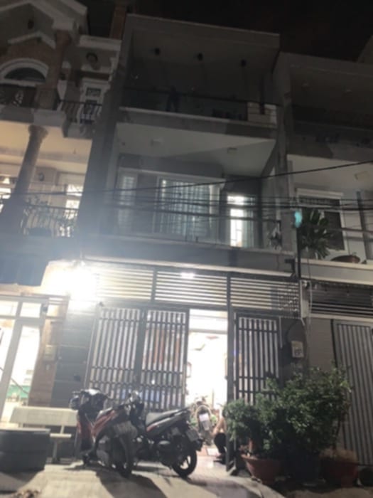 BÁN NHÀ HẺM 8M CÓ VỈA HÈ - XE HƠI 7 CHỖ ĐẬU TRONG NHÀ - KHU TRUNG TÂM
