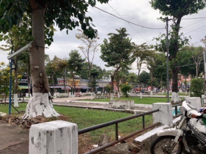 MẶT TIỀN KINH DOANH CHỢ ĐÊM HẠNH THÔNG TÂY - VIEW CÔNG VIÊN THOÁNG MÁT