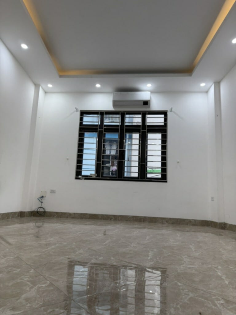 Cực hiếm trong tầm giá nhỉnh 7 tỷ, 5 tầng nhà ở ngay, trước nhà rộng 3m
