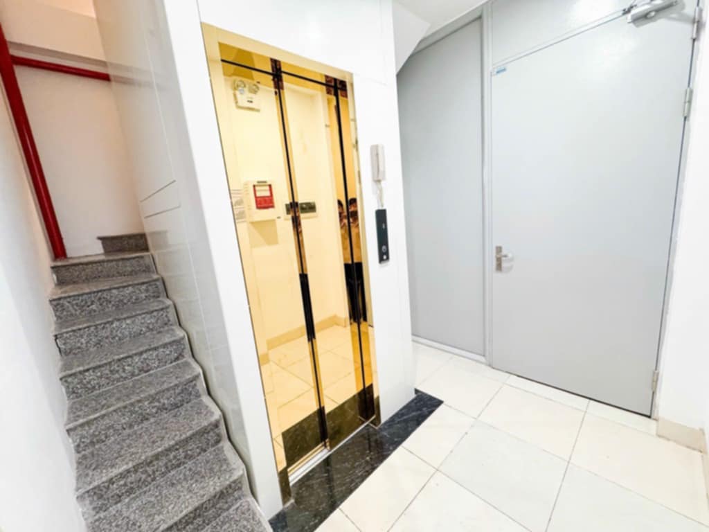 Bán gấp CHDV Đa Sỹ- 5 Tầng- 8 Ngủ- Có Thang Máy- Nhà Mới- Dòng Tiền Ổn Định- Chỉ 8.2 Tỷ- 08183332223