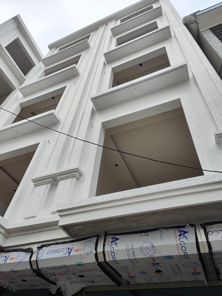 Nhà lô góc thiết kế 5 tầng hiện đại