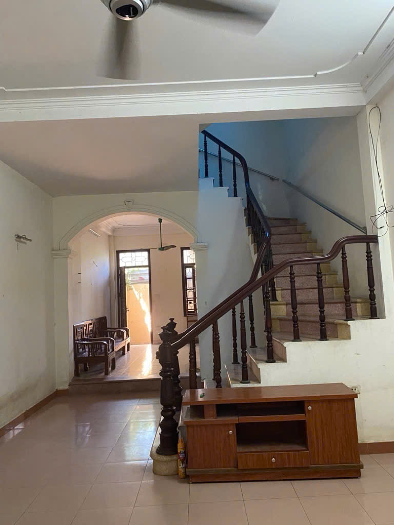 BÁN NHÀ ĐẸP, ĐÔNG MỸ ( NAM PHÙ), DÂN XÂY, VỀ Ở LUÔN. Ô TÔ ĐẬU CÁCH NHÀ 5M.