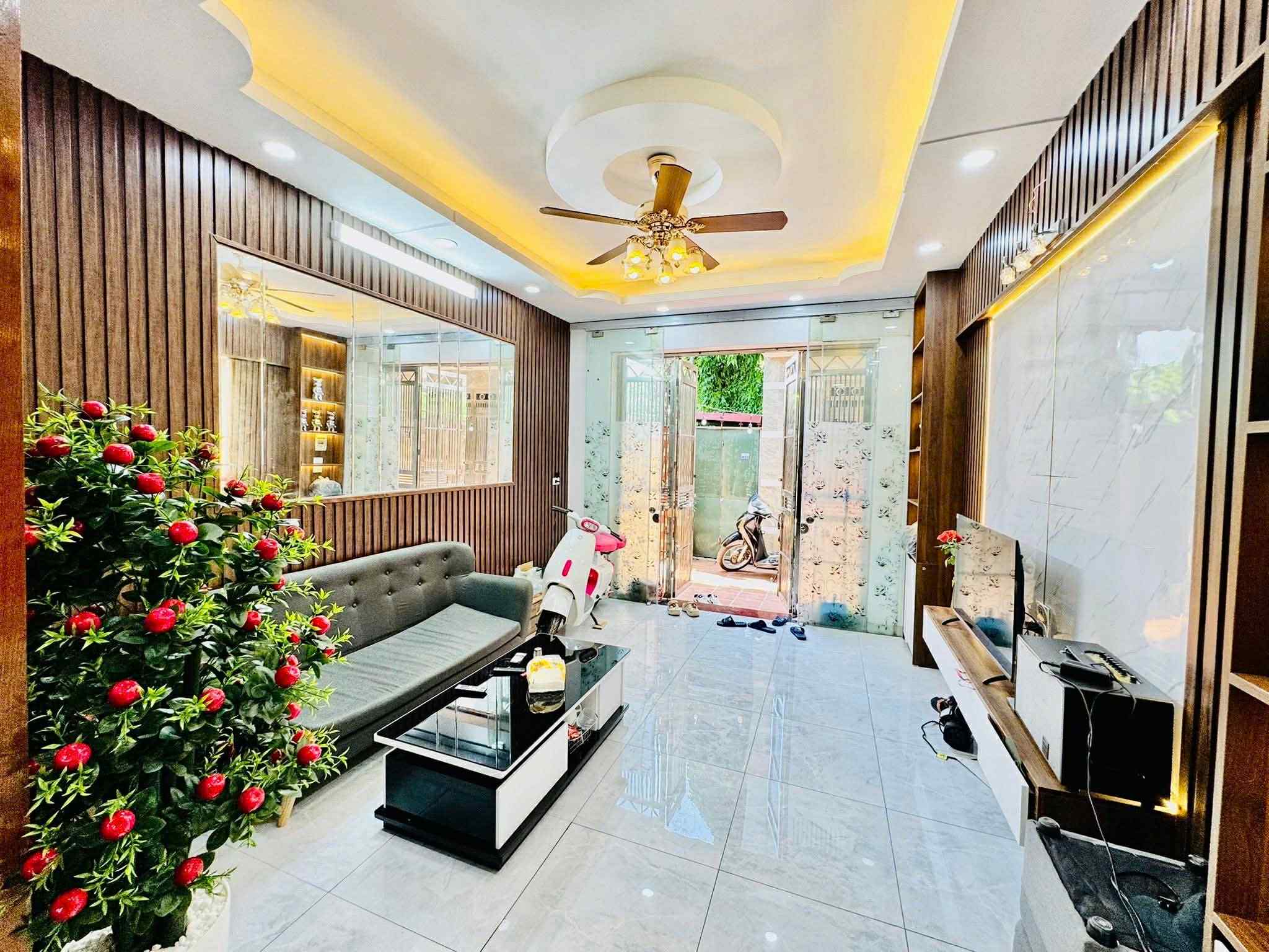 Với 5.9 TỶ – SỞ HỮU NGAY NHÀ 5 TẦNG DÂN XÂY SIÊU ĐẸP – Ô TÔ ĐỖ CỔNG – LĨNH NAM, HOÀNG MAI