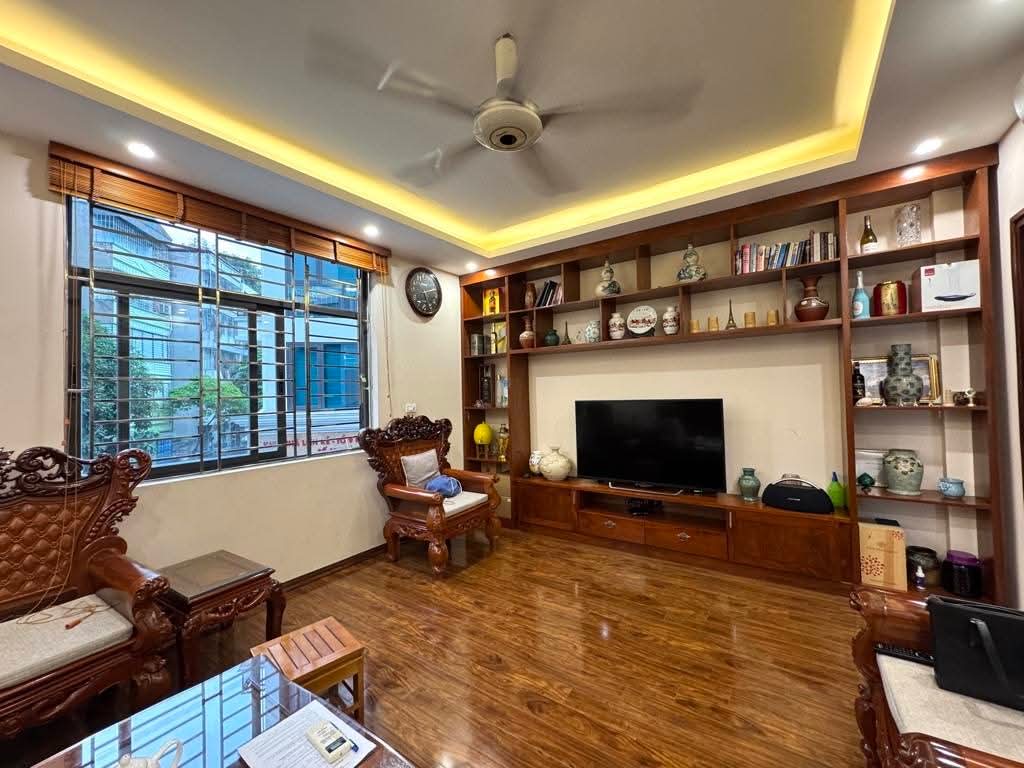 Bán nhà mặt phố