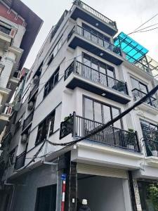 Nhà Văn quán Hà Đông - ô tô tránh,dừng dỗ ngày đêm (quay đầu) - kinh doanh - 3 bước ra hồ - Lô góc - Thang Máy - 14tỷ