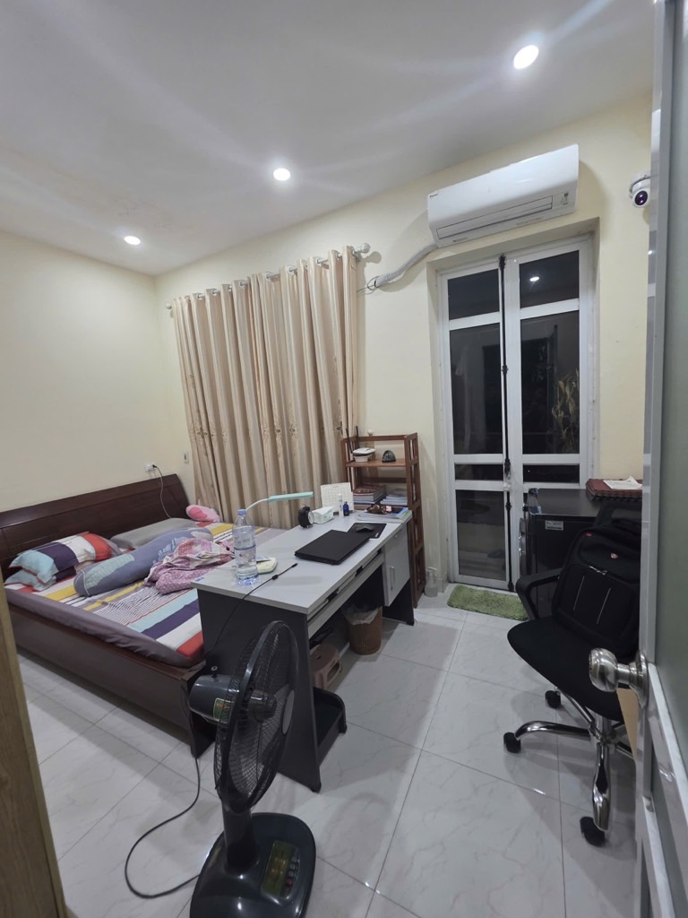 NHÀ ĐẸP CHẮC CHẮN CÒN KHÁ MỚI ĐẸP DỌN VỀ Ở LUÔN - TRUNG TÂM CẦU GIẤY - TIỆN ÍCH KHÔNG THIẾU GÌ.