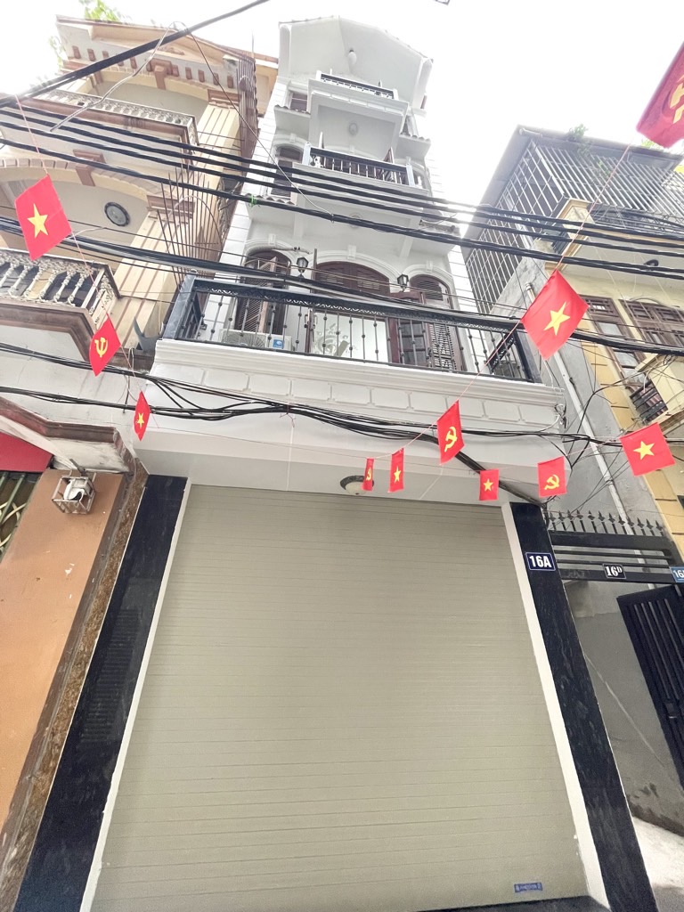 HIẾM RẤT HIẾM - TRUNG TÂM CẦU GIẤY - NGÕ Ô TÔ - NHÀ LÔ GÓC 3 MẶT NGÕ THOÁNG SÁNG - VỪA Ở VỪA KINH DOANH TUYỆT VỜI