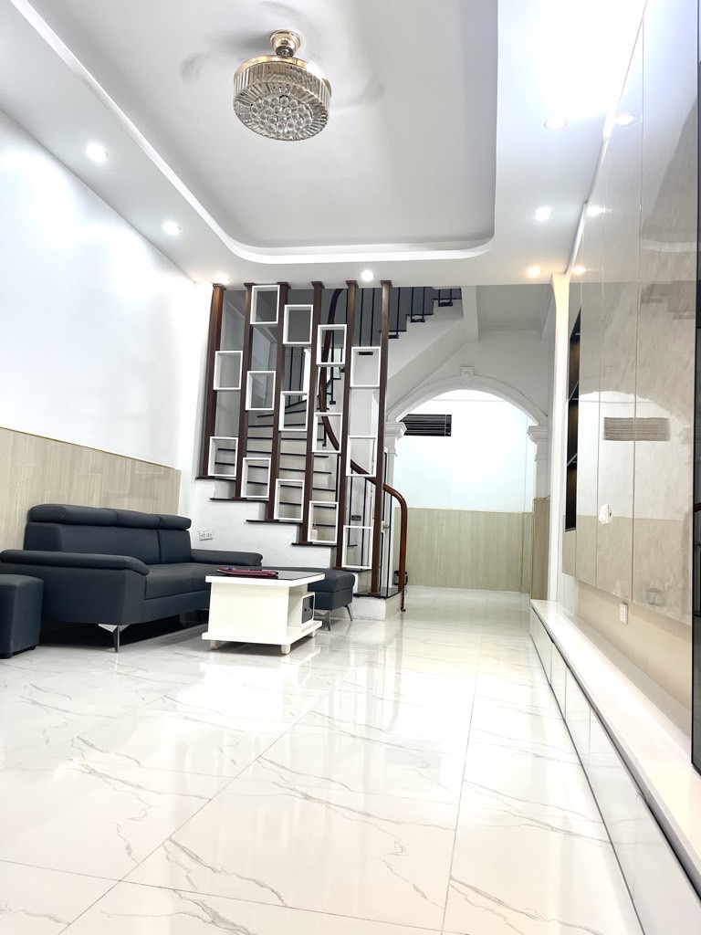 HIẾM RẤT HIẾM - TRUNG TÂM CẦU GIẤY - NGÕ Ô TÔ - NHÀ LÔ GÓC 3 MẶT NGÕ THOÁNG SÁNG - VỪA Ở VỪA KINH DOANH TUYỆT VỜI
