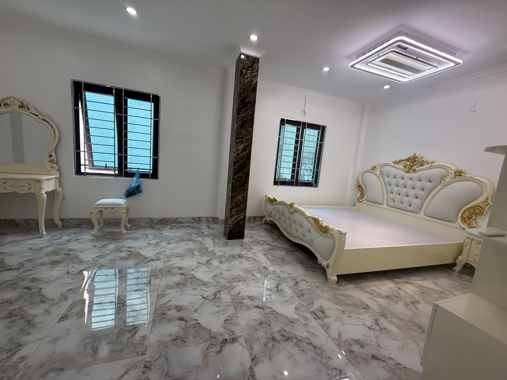 8.49 tỉ Vĩnh tuy-Hai Bà Trưng Thang Máy nhà 5 Tầng 4 ngủ -Ngõ nông ba gác -3 bước oto