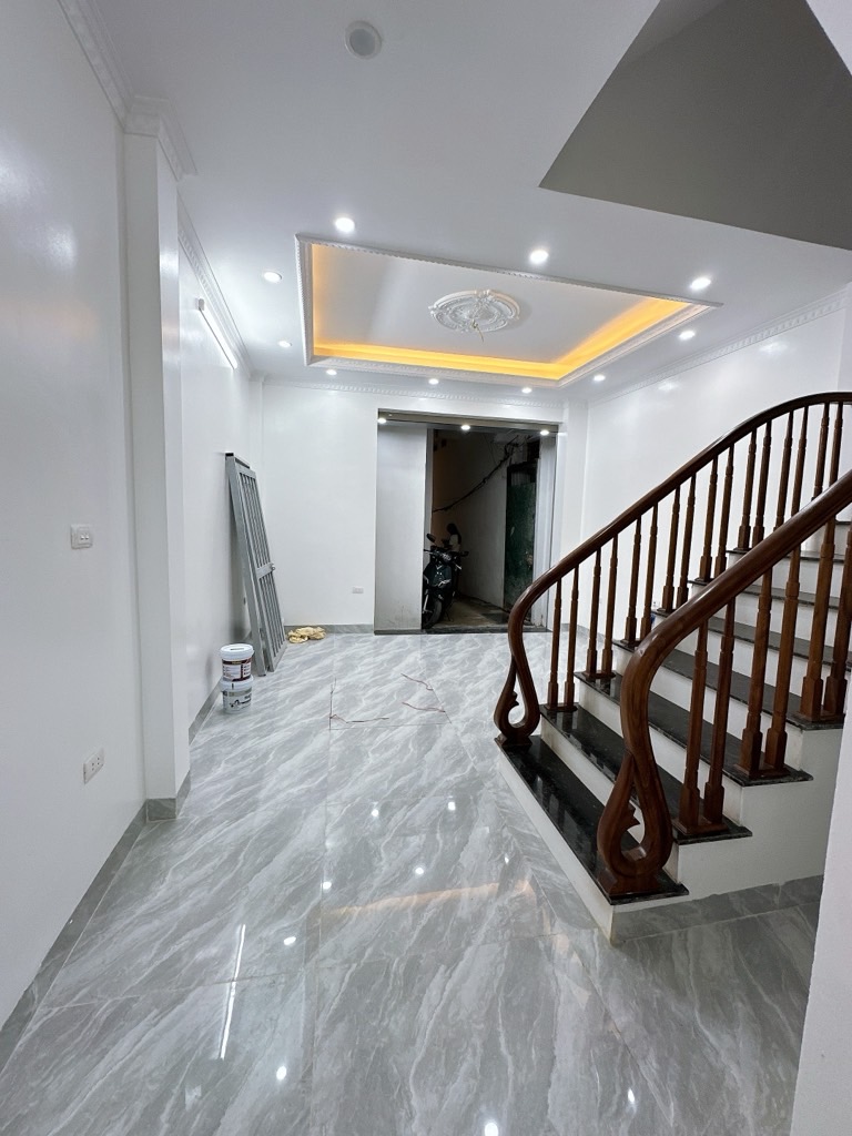 6.89 tỷ nhà mới 5 tầng ngõ nông trung Tâm Hai Bà Trưng