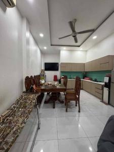 NGAY VÒNG XOAY PHÚ LÂM-HẺM XE HƠI-GẦN MT BÀ HOM-4 TẦNG-5PN-NHỈNH 7T