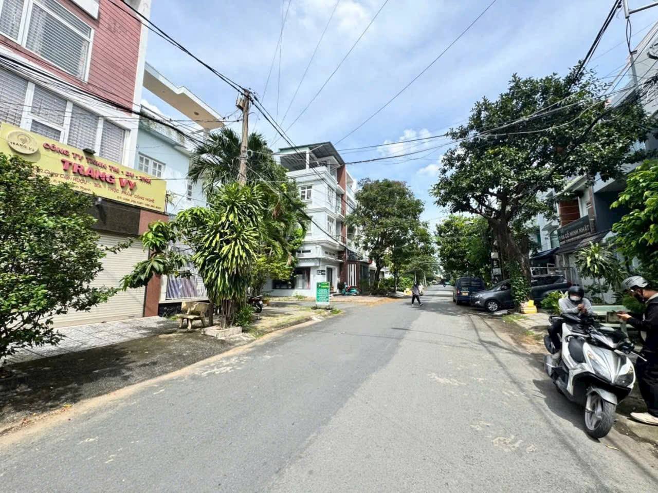 NHÀ ĐẸP – PHÂN LÔ ĐƯỜNG NHỰA – VIEW SÔNG GIỒNG – KHÔNG CÓ CĂN THỨ 2