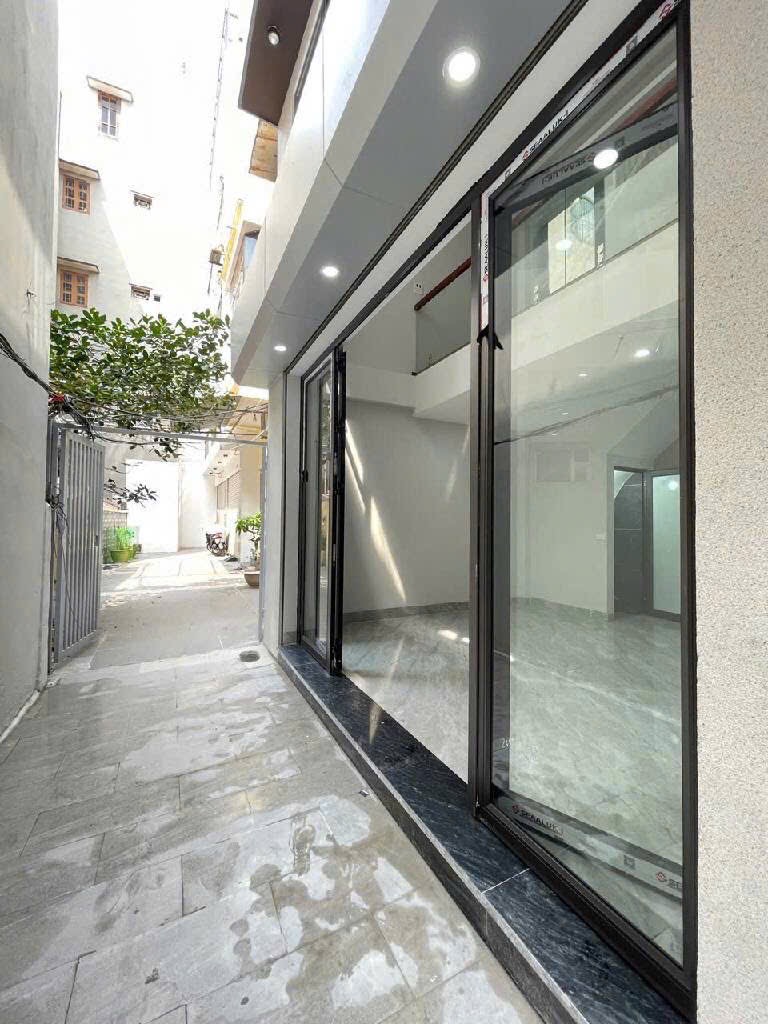 NHÀ ĐẸP, LÔ GÓC NGUYỄN VĂN CỪ - LONG BIÊN, DT 34,5M, 6 TẦNG, MT 5,4M, 9.6 TỶ