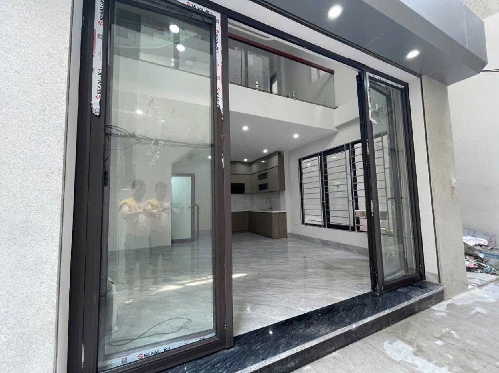 NHÀ ĐẸP, LÔ GÓC NGUYỄN VĂN CỪ - LONG BIÊN, DT 34,5M, 6 TẦNG, MT 5,4M, 9.6 TỶ