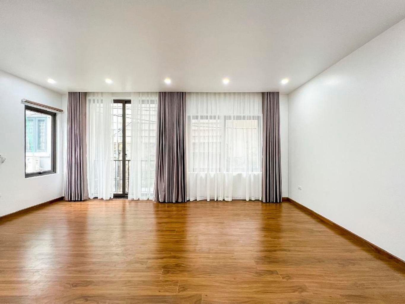 THÁI HÀ – 32M² – 6 TẦNG DÂN XÂY – 10M RA Ô TÔ – GẦN HỒ – GẦN ĐẠI HỌC – Ở NGAY