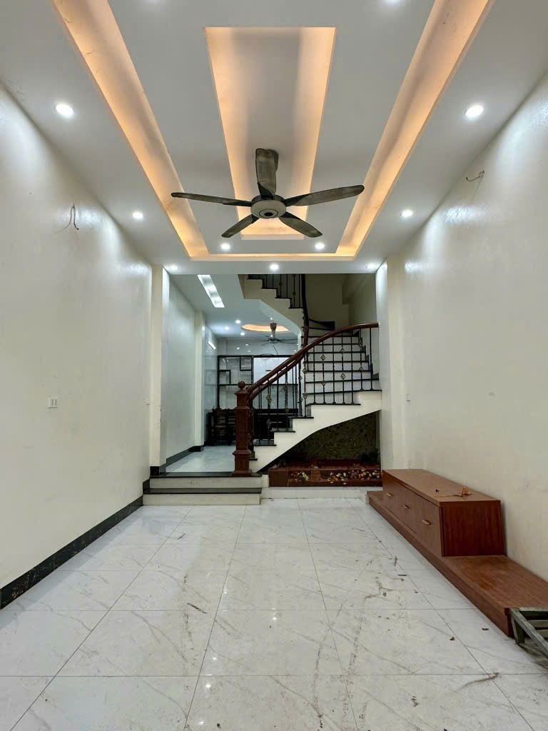 Chính chủ bán gấp căn nhà 37m xây 4 tầng full nội thất xịn sò tại Xuân Phương giá 5.x tỷ