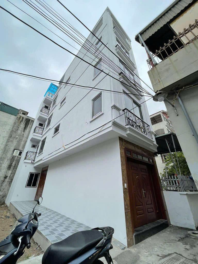 Chủ cần tiền bán gấp nhà 4 tầng full nội thất tai Phương canh oto đỗ cổng