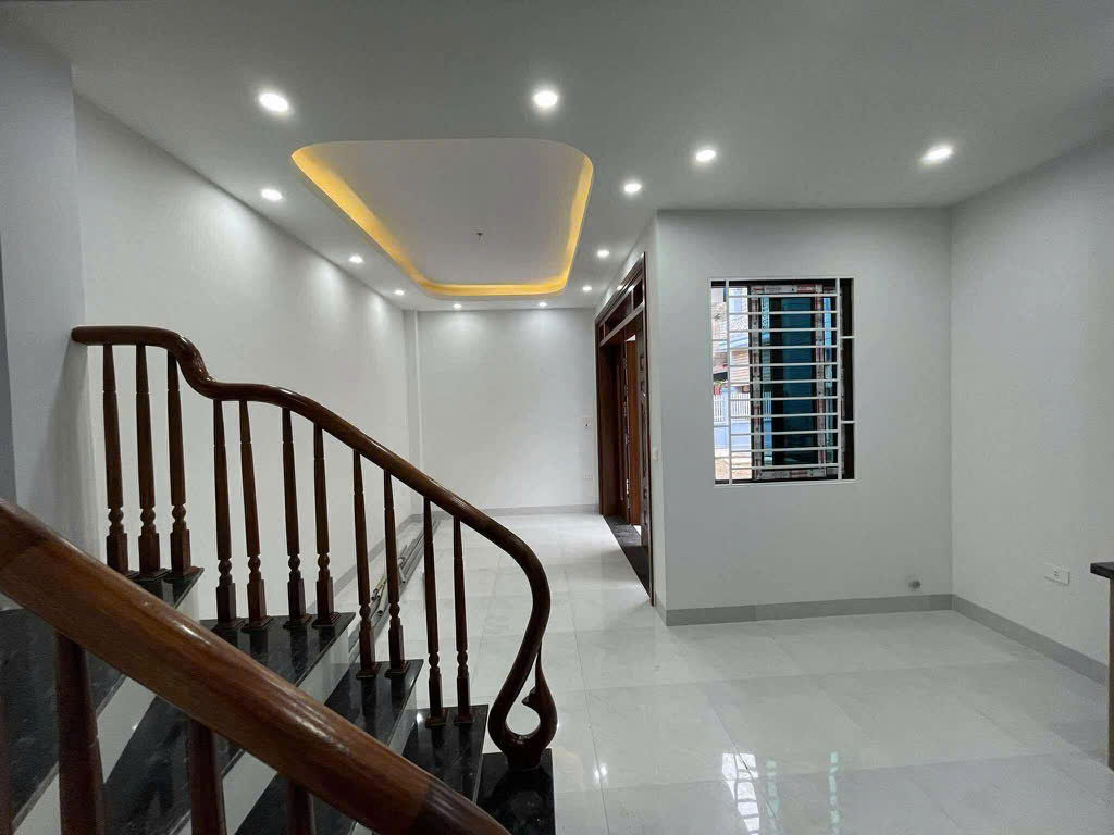 Chủ cần tiền bán gấp nhà 4 tầng full nội thất tai Phương canh oto đỗ cổng