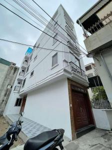 Chủ cần tiền bán gấp nhà 4 tầng full nội thất tai Phương canh oto đỗ cổng