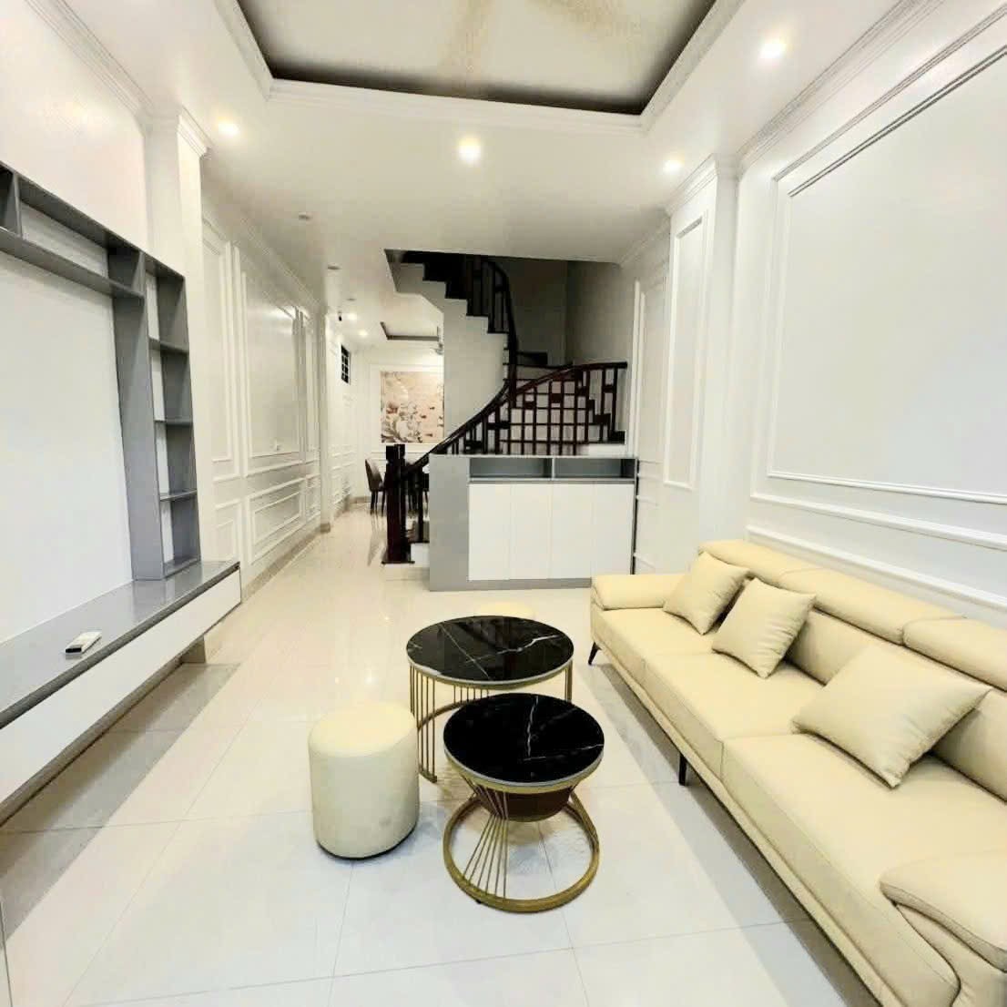 Bán nhà khu Hồng Mai, ngõ thoáng khu dân trí cao. Diện tích sử dụng  6tầng .Giá 9,x tỉ(x thấp) Nhà có thể ở luôn, Anh/chị có nhu cầu xin liên theo số 0906108080 e Nhài để được hỗ trợ kỹ hơn ạ.