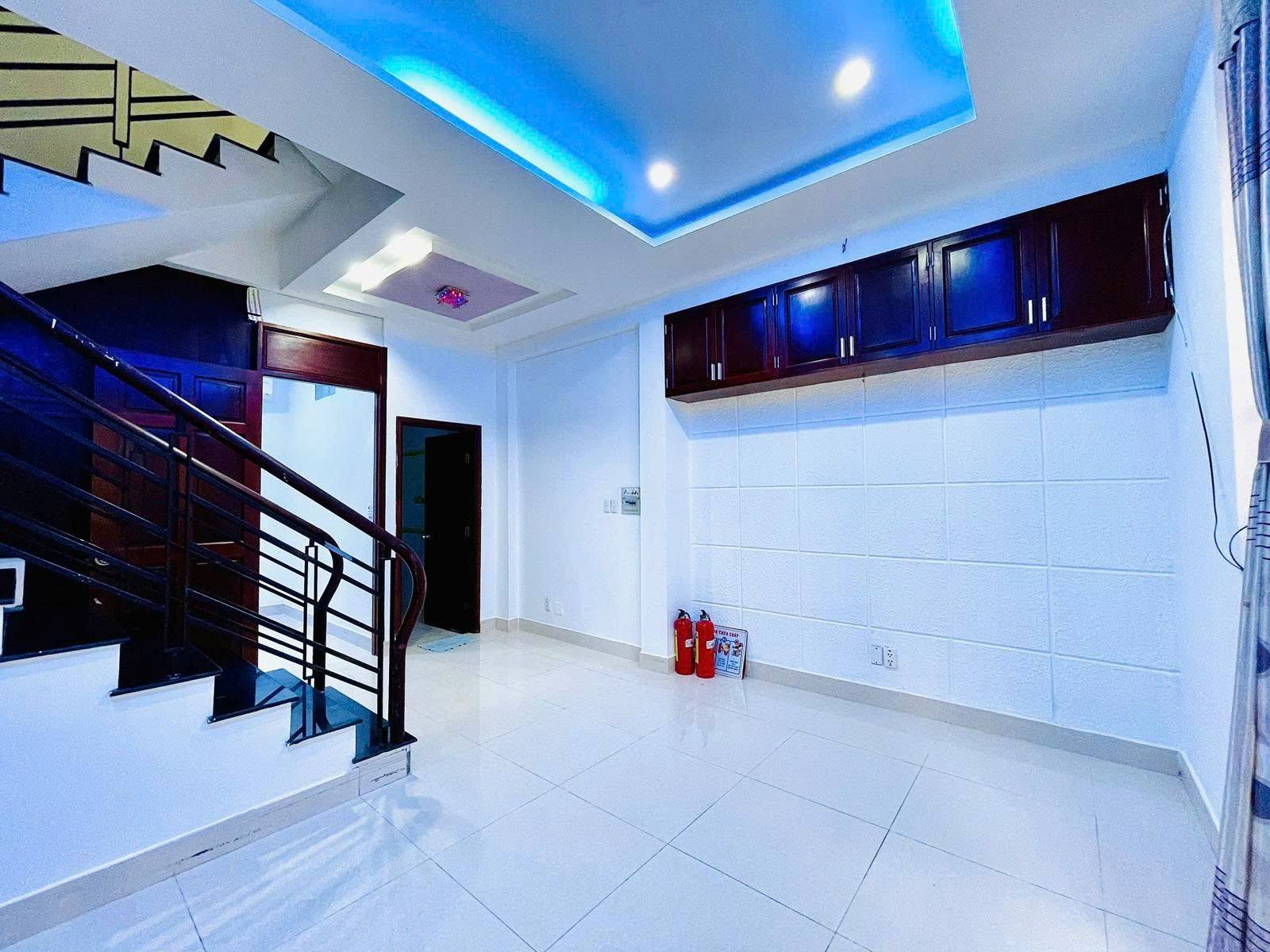 Nhà mới đẹp hẻm xe hơi đường 3/2, Q10, 33m2, 4 tầng, nhỉnh 6 tỷ - gần ngã 6 Nguyễn Tri Phương