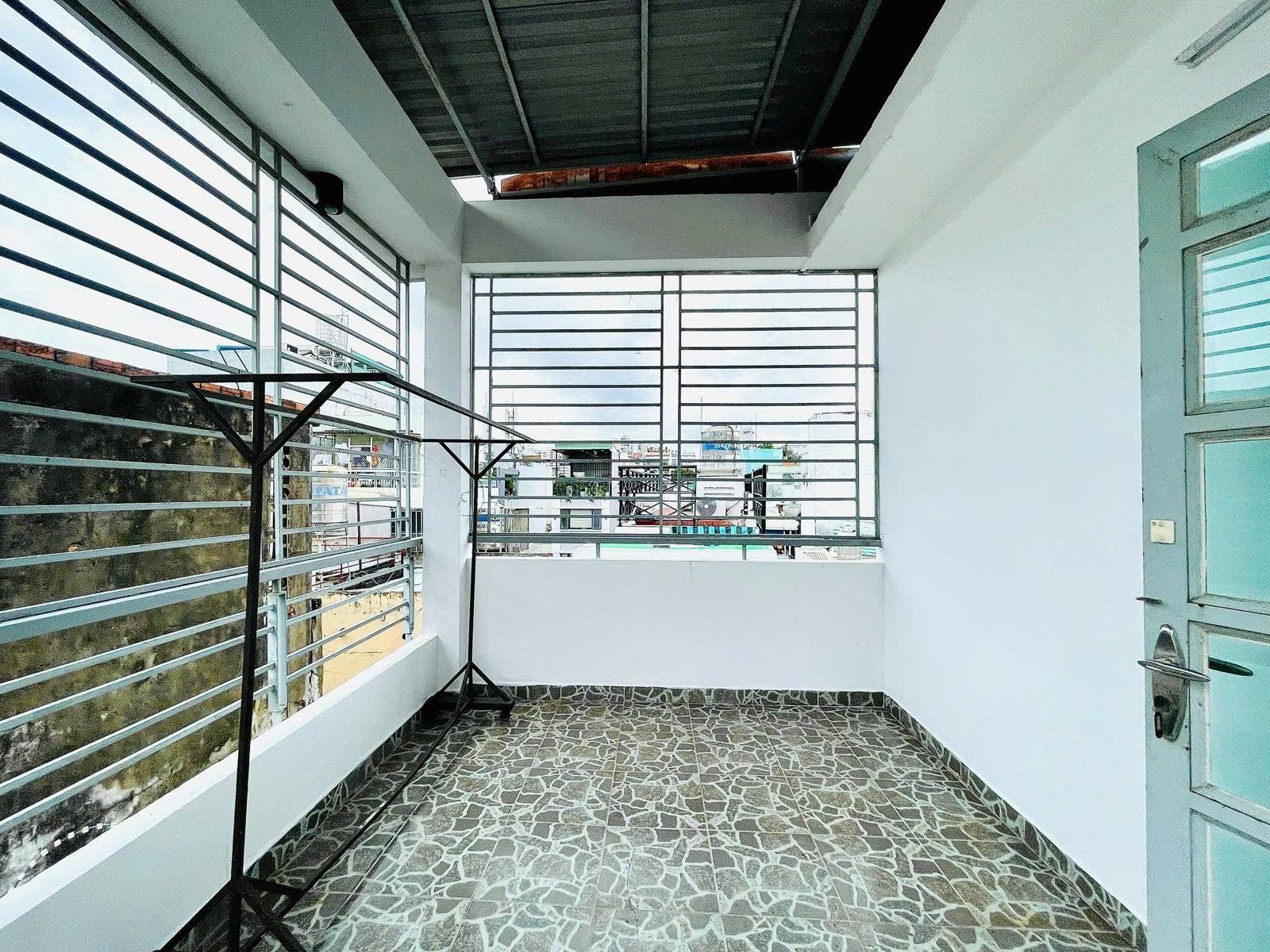 Nhà mới đẹp hẻm xe hơi đường 3/2, Q10, 33m2, 4 tầng, nhỉnh 6 tỷ - gần ngã 6 Nguyễn Tri Phương