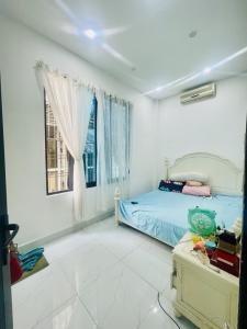 BÁN NHÀ LÔ GÓC - GẦN ÔTÔ HOÀNG MAI DT : 40m Giá 7.05 tỷ.