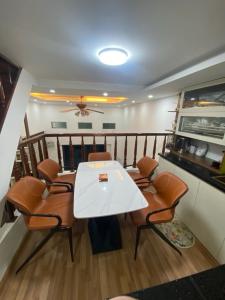 CẤN BÁN GẤP NHÀ PHỐ KHƯƠNG ĐÌNH DT 55M GIÁ 7,89 TỶ.
