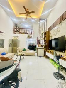 Bán nhà Phố Hào Nam DT:38m Giá: 8 tỷ