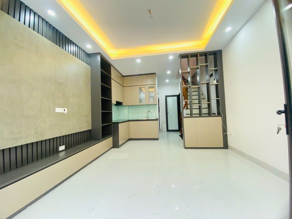 BÁN NHÀ- GIÁP NHỊ-NHÀ XÂY MỚI 5 TẦNG THANG MÁY - PHÂN LÔ 20M THẲNG TẮP - RA Ô TÔ TRÁNH ĐỖ NGÀY ĐÊM
