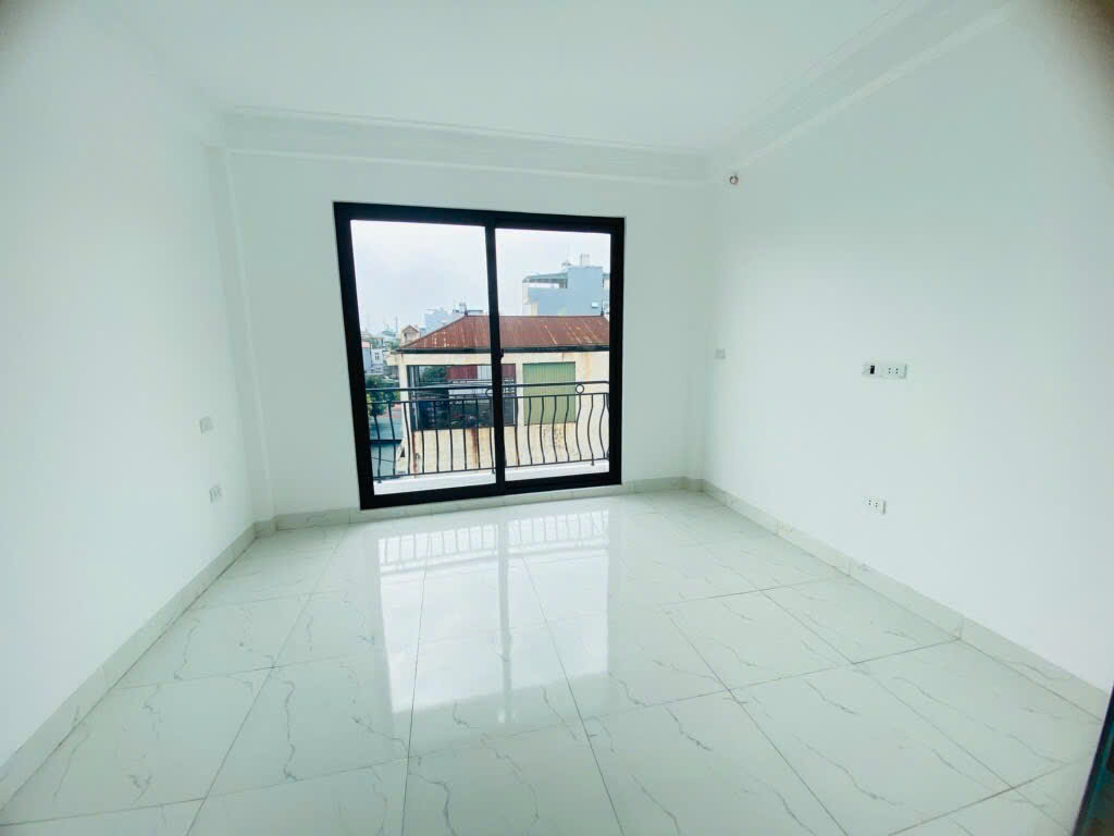 BÁN NHÀ- GIÁP NHỊ-NHÀ XÂY MỚI 5 TẦNG THANG MÁY - PHÂN LÔ 20M THẲNG TẮP - RA Ô TÔ TRÁNH ĐỖ NGÀY ĐÊM