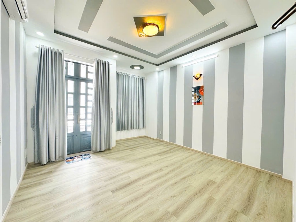 CHỦ CẦN BÁN GẤP NHÀ MẶT TIỀN HẺM 6m XE HƠI CHẠY HAI CHIỀU HẺM THÔNG TỨ TUNG
