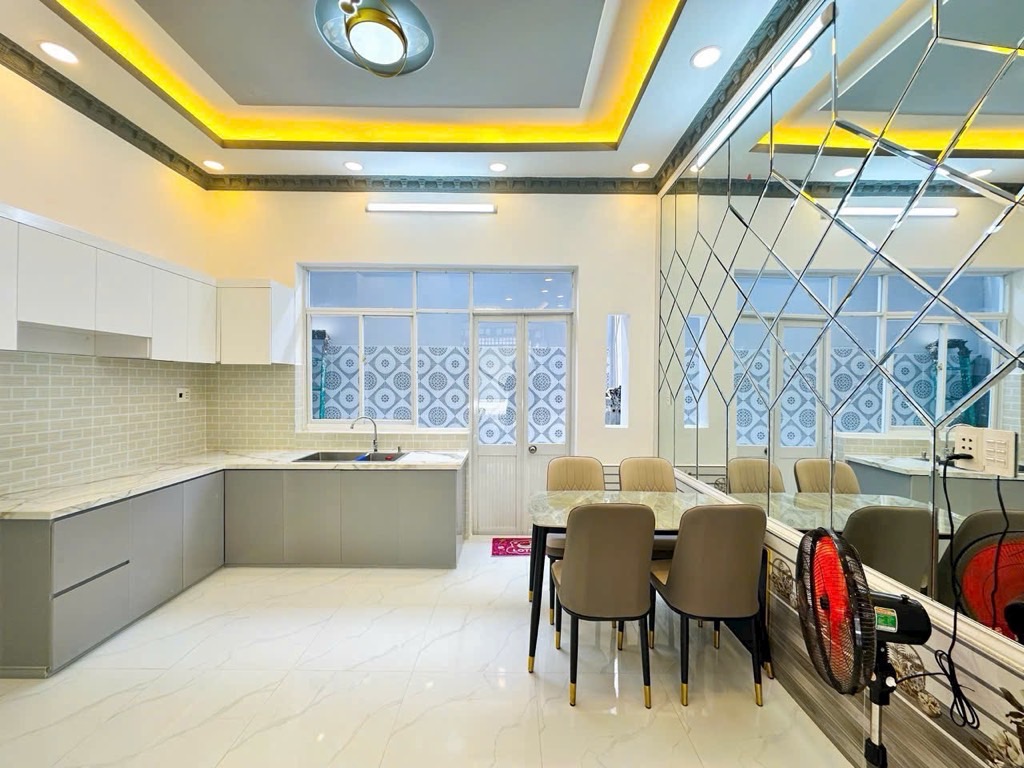 CHỦ CẦN BÁN GẤP NHÀ MẶT TIỀN HẺM 6m XE HƠI CHẠY HAI CHIỀU HẺM THÔNG TỨ TUNG