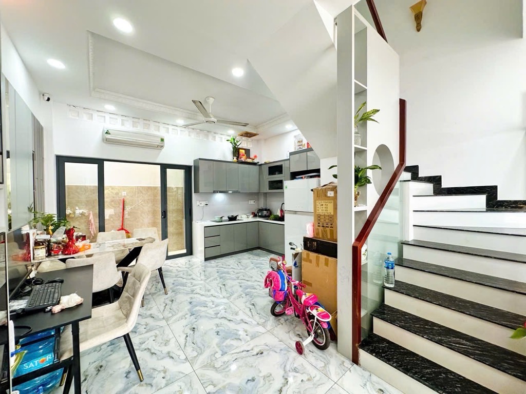 NHÀ MỚI FULL NỘI THẤT VÀO Ờ NGAY - XE HƠI BỎ NHÀ.