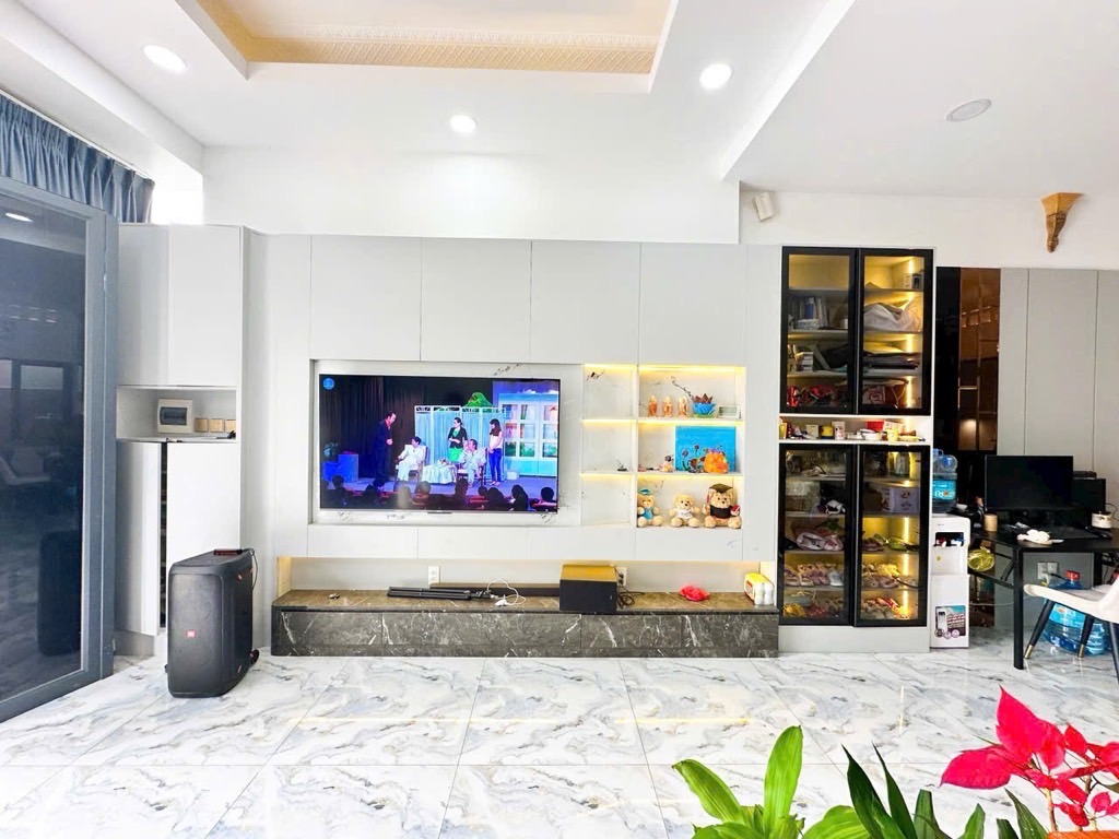 NHÀ MỚI FULL NỘI THẤT VÀO Ờ NGAY - XE HƠI BỎ NHÀ.