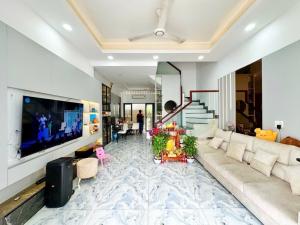 NHÀ MỚI FULL NỘI THẤT VÀO Ờ NGAY - XE HƠI BỎ NHÀ.