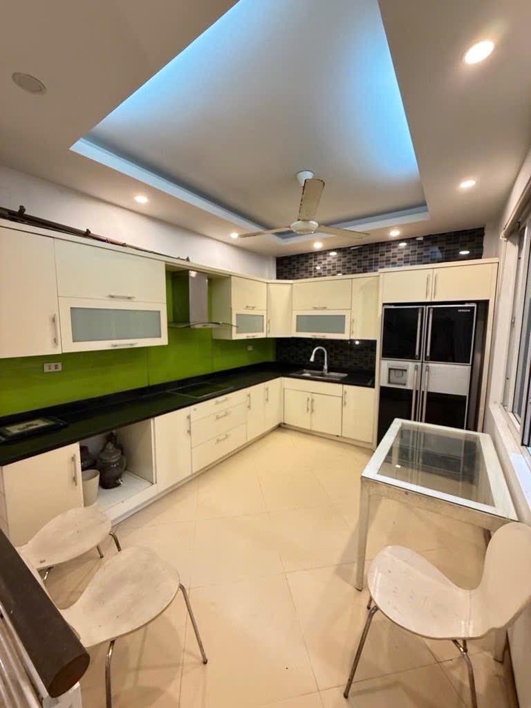 Hàng hiếm phố Văn Cao - 57mx5T - Giao thông thuận tiện - Full gỗ tự nhiên