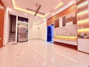 B.Á.N NHÀ VẠN PHÚC - PHỐ LỤA, LÔ GÓC 36M2 5 TẦNG, THANG MÁY, Ô TÔ, FULL NỘI THẤT. GIÁ 8 ĐỒNG