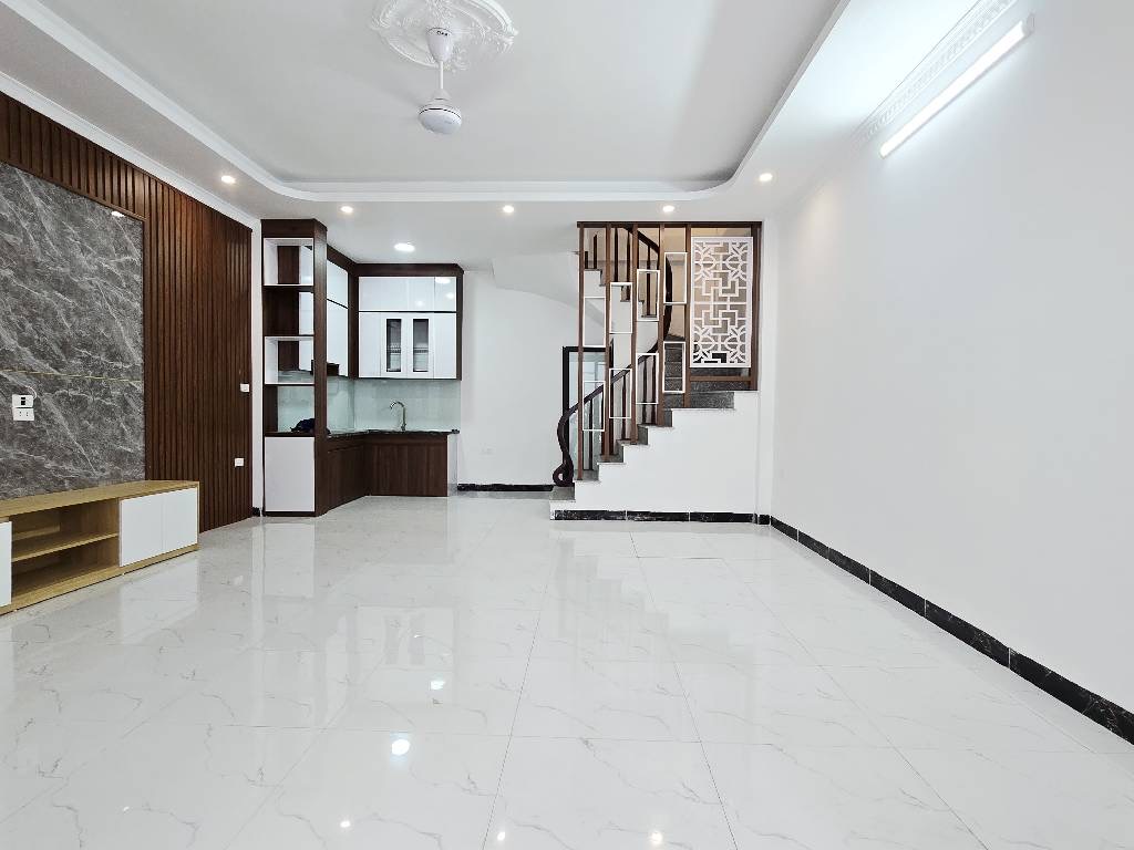 Hàng kín bay ngay trong ngày- Bán nhà Cự Khối-33m2 nhỉnh 5 tỉ