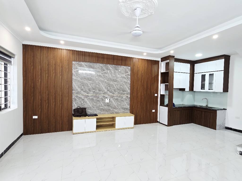 Hàng kín bay ngay trong ngày- Bán nhà Cự Khối-33m2 nhỉnh 5 tỉ