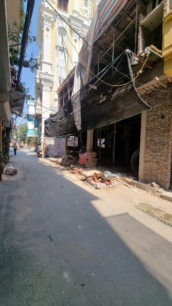 Bán nhà Hoàng Quốc Việt để mua quà tặng vợ ngõ rộng thênh thang ô tô tránh xe máy, khu vực dân trí cao diện tích 30m2 mà giá chỉ 10 đồng