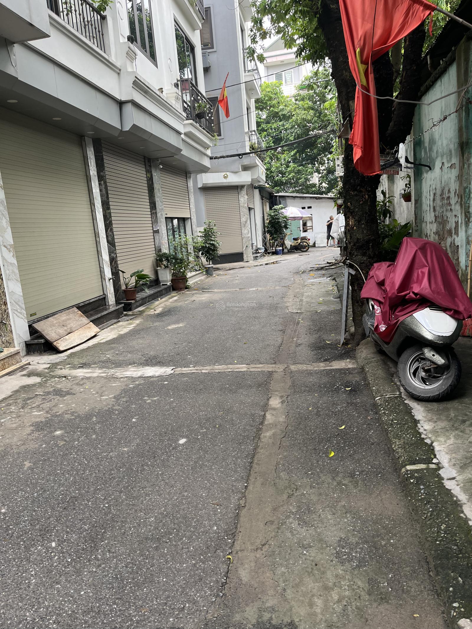 Bán nhà Đức Giang, Long Biên: 35m2, 5 tầng, giá 6,1 tỷ: Nhà mới, ô tô đỗ cữa, gần chợ, sátphố