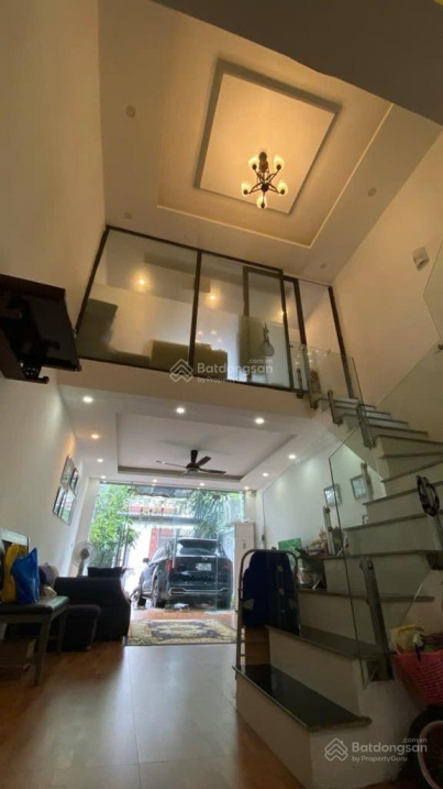 Bán nhà Đức Giang, Long Biên: 98m2, 3 tầng, 13,5 tỷ, dân xây, gara ô tô, kinh doanh, vỉa hè
