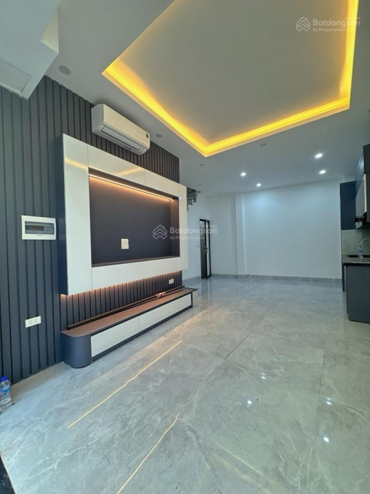 Bán nhà Ngọc Lâm, Long Biên: 40m, 5 tầng, giá 7,5 tỷ:,Nhà Mới, Full Đồ, Sát Phố, Gần Chợ, Trường