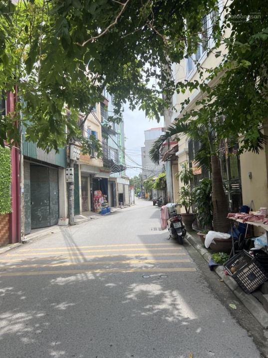 Bán đất Gia Quất, Thượng Thanh, Long Biên: 62m2, MT 4m, giá 7,6 tỷ: Gần Phố, gần ô tô, gần chợ