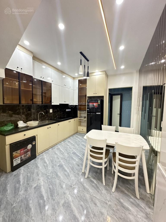 Bán nhà Ngọc Thuỵ, Long Biên: Dân xây, thang máy, full nội thất, gần ô tô, gần phố, tiện ích đủ