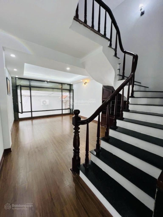 Bán nhà Trường Lâm, Việt Hưng, Long Biên: 36m2, 5 tầng, giá 10,8 tỷ: Dân Xây, Gara ô tô, Gần Phố