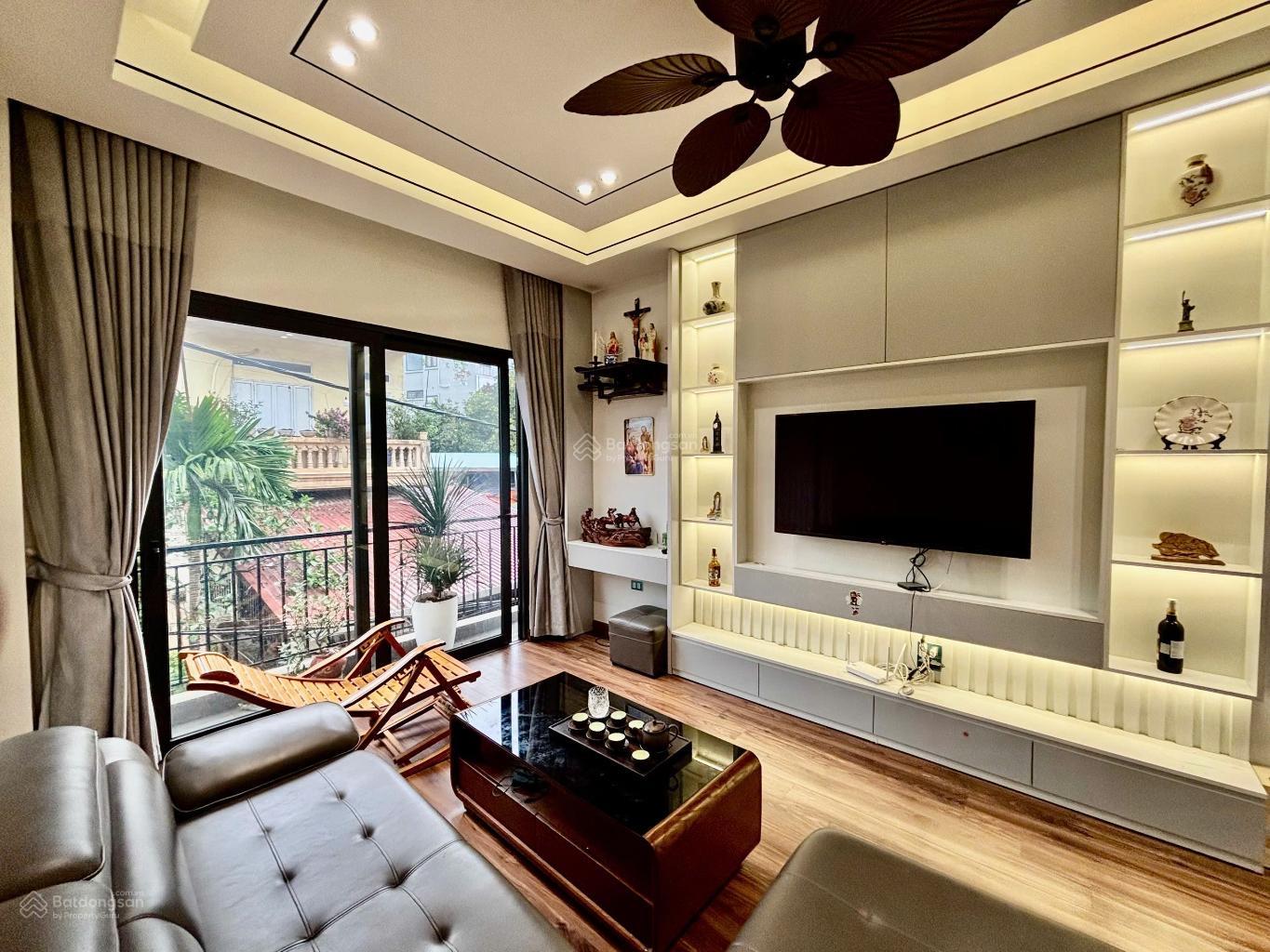 Bán nhà Ngọc Thuỵ, Long Biên: 52m, 5 tầng, giá 12,3 tỷ: Dân xây, ô tô, nội thất xịn sò,